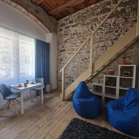 Apartment Neu Renovierte Galeriewohnung In Der Altstadt