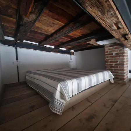 Neu Renovierte Galeriewohnung In Der Altstadt Apartment Uberlingen
